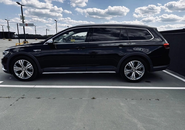 Volkswagen Passat cena 89900 przebieg: 249000, rok produkcji 2017 z Łeba małe 46